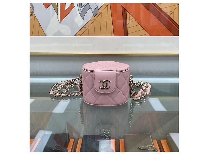 Vanity Chanel Beauty case per trucco rosa elegante con catena dorata - vista 3