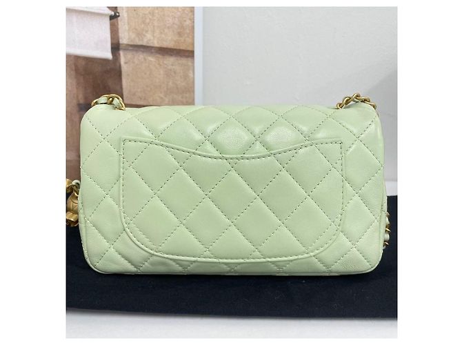Chanel Mini bolsa transversal Classic Golden Ball em pele de cordeiro Verde - vista 4