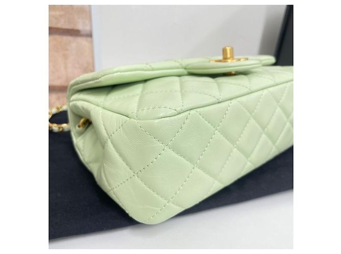 Chanel Mini bolsa transversal Classic Golden Ball em pele de cordeiro Verde - vista 6