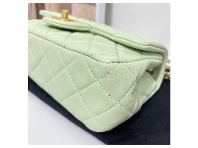 Chanel Mini bolsa transversal Classic Golden Ball em pele de cordeiro Verde - vista 7