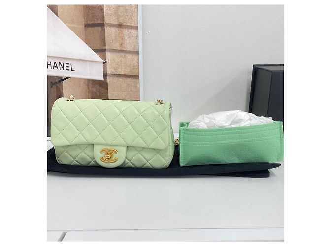Chanel Mini bolsa transversal Classic Golden Ball em pele de cordeiro Verde - vista 9