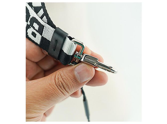 Burberry Collana con cinturino in nylon bianco e nero Logo Kingdom - vista 8