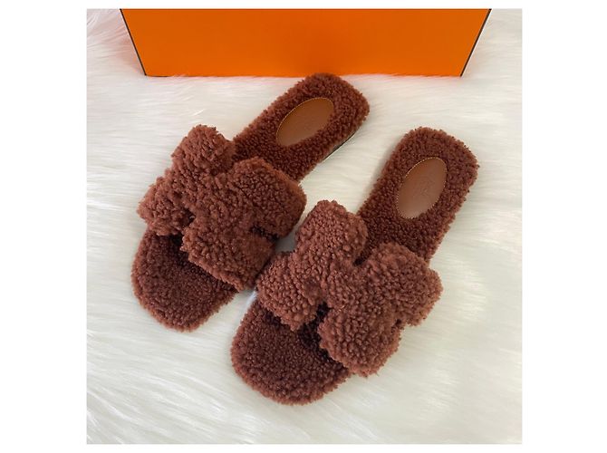 Hermès Sandali Oran in shearling Gold Rosso - vista 2