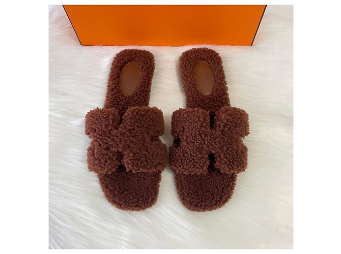 Hermès Sandali Oran in shearling Gold Rosso - vista 4