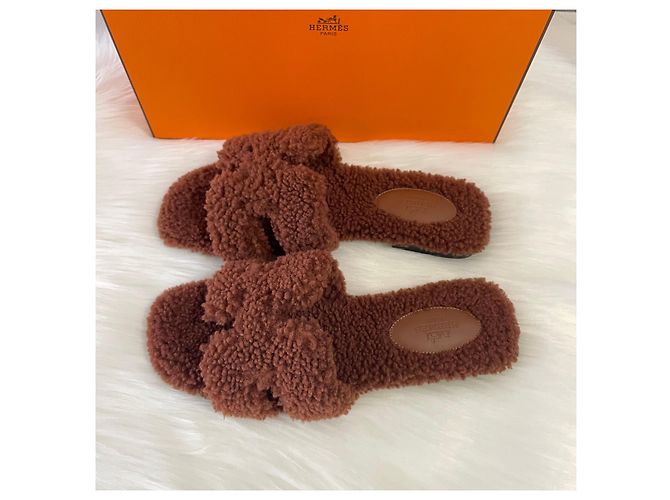 Hermès Sandali Oran in shearling Gold Rosso - vista 5