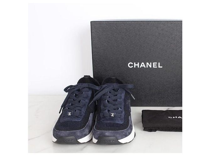 Chanel Sneaker in maglia e scamosciato blu navy - vista 2