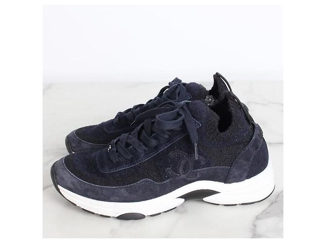 Chanel Sneaker in maglia e scamosciato blu navy - vista 3