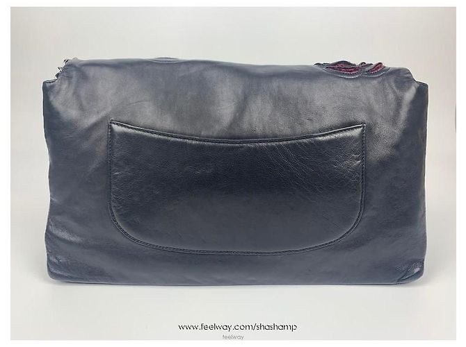 Chanel Bolsa de ombro com corrente em pele de cordeiro prateada Camellia Series - vista 2