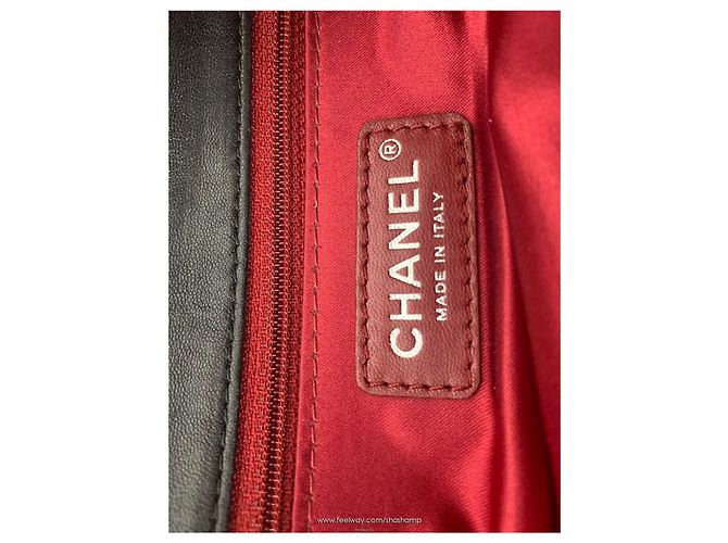 Chanel Bolsa de ombro com corrente em pele de cordeiro prateada Camellia Series - vista 7