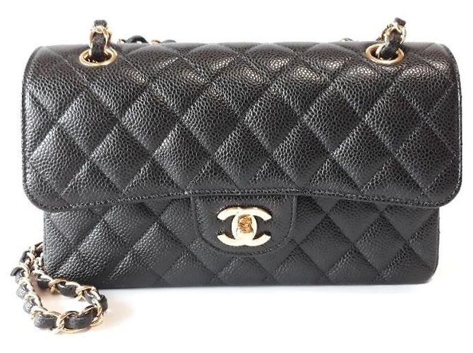 Chanel Piccola borsa a tracolla Classic in caviar nero con catena e finiture dorate - vista 2
