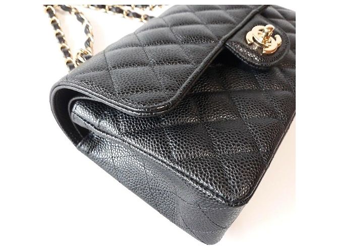 Chanel Piccola borsa a tracolla Classic in caviar nero con catena e finiture dorate - vista 6