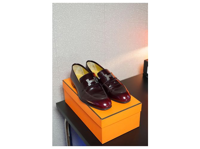 Hermès Mocasín Paris con hebilla plateada burdeos Roja - vista 4