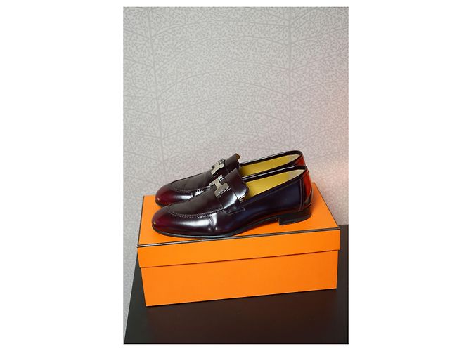 Hermès Mocasín Paris con hebilla plateada burdeos Roja - vista 5
