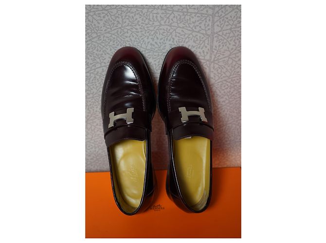 Hermès Mocasín Paris con hebilla plateada burdeos Roja - vista 7