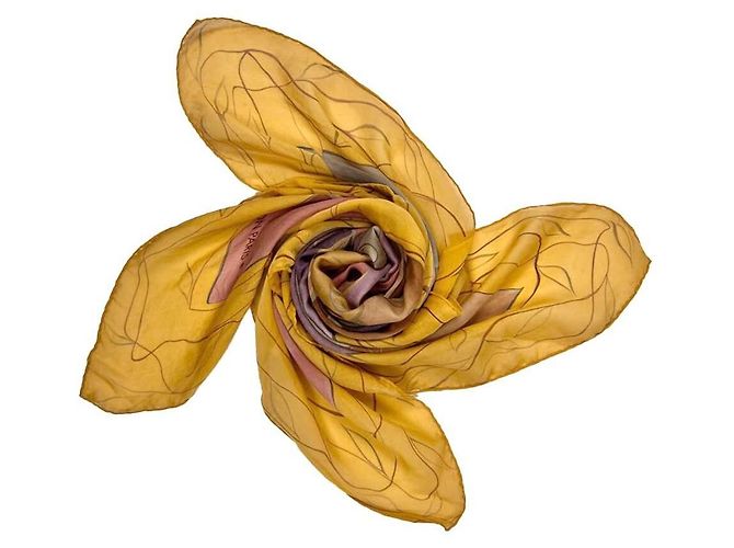 Louis Vuitton Sciarpa in chiffon di seta Logo Autumn Sky Senape Giallo - vista 7