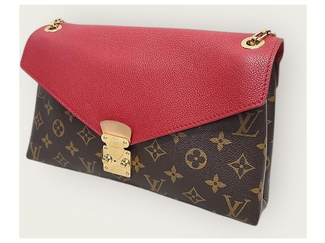 Louis Vuitton Borsa a tracolla Palace Chain in tela Monogram rossa Rosso - vista 3
