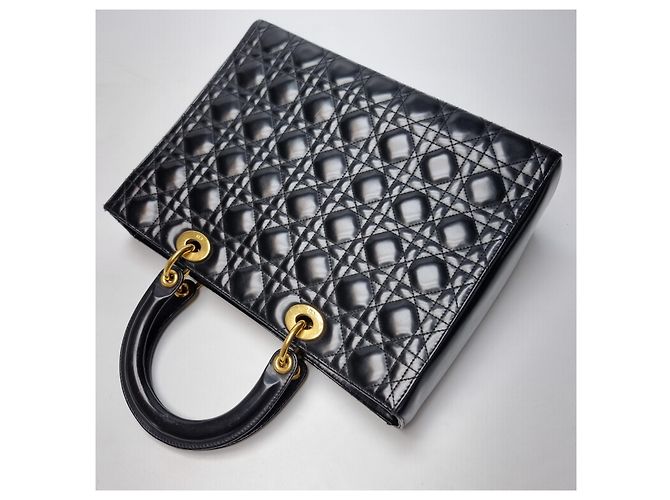Dior Bolsa Tote Lady Black Patent Cannage Gold Hardware (Excelente, Large) Preto - vista 13