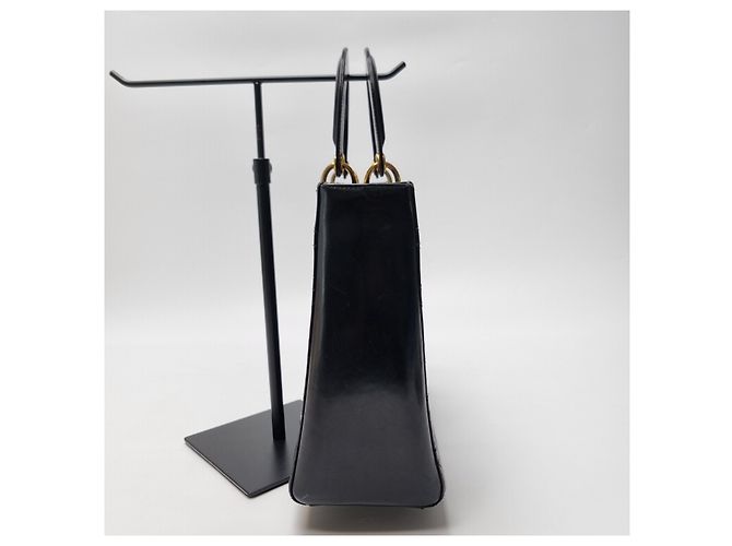 Dior Bolsa Tote Lady Black Patent Cannage Gold Hardware (Excelente, Large) Preto - vista 7