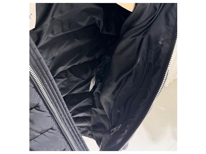 Moncler Amiot Short Down Jacket Black - view 11