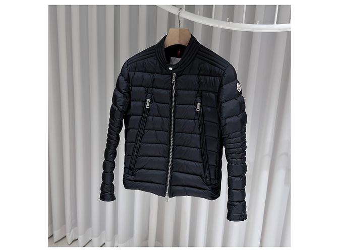 Moncler Amiot Short Down Jacket Black - view 2