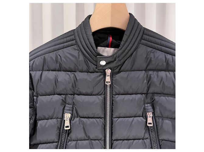 Moncler Amiot Short Down Jacket Black - view 4