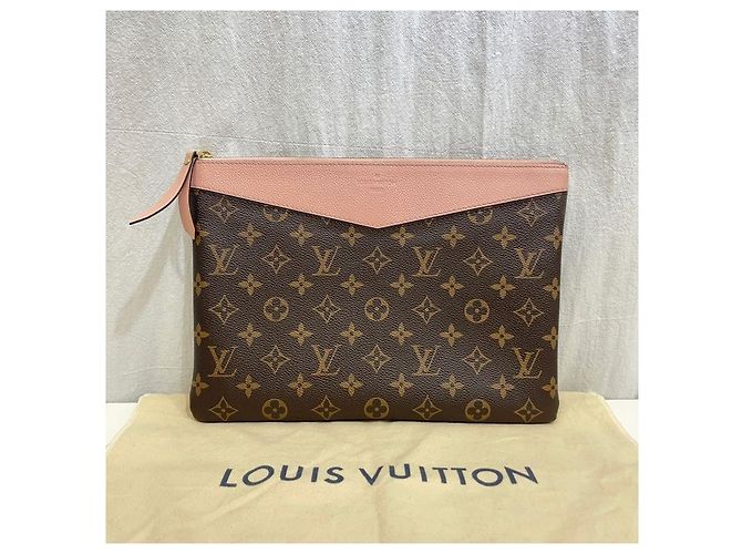 Louis Vuitton Clutch Monogram Daily Rosa - vista 2