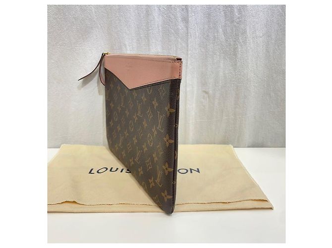 Louis Vuitton Clutch Monogram Daily Rosa - vista 4