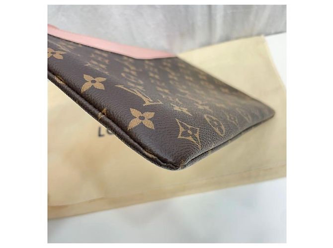 Louis Vuitton Clutch Monogram Daily Rosa - vista 6