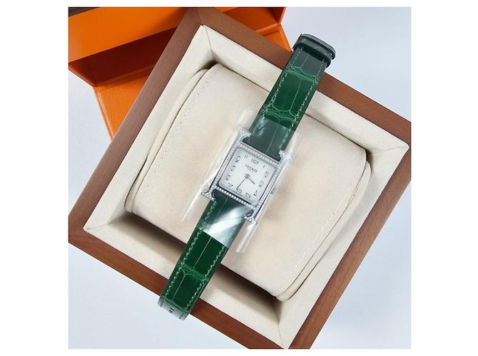 Hermès Relógio Heure para Mulher Modelo Pequeno Prateado com Diamantes e Pulseira de Alligator Verde - vista 10