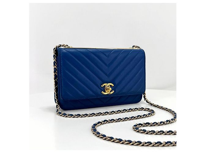 Chanel Borsa a tracolla CC Lambskin WOC con motivo Chevron e catena Blu - vista 4