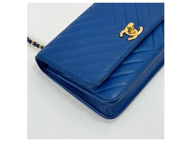 Chanel Borsa a tracolla CC Lambskin WOC con motivo Chevron e catena Blu - vista 6