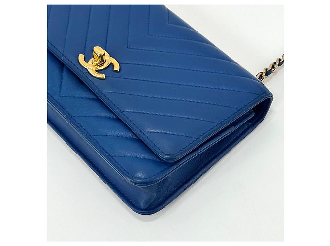 Chanel Borsa a tracolla CC Lambskin WOC con motivo Chevron e catena Blu - vista 7