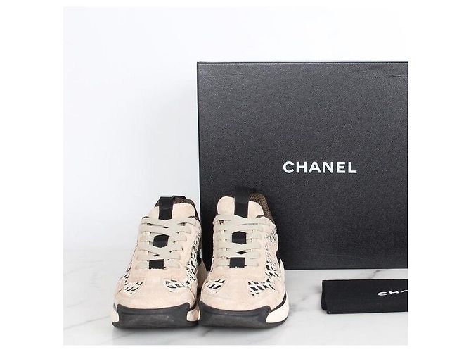 Chanel Sneaker aus Wildleder-Mischgewebe Braun - Ansicht 2