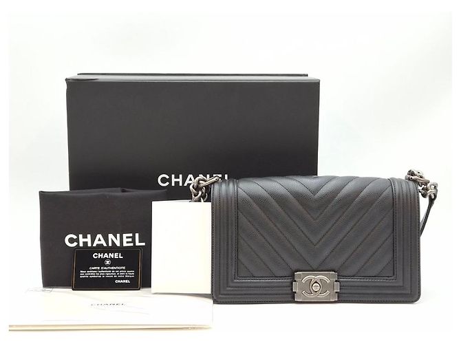Chanel Borsa Boy Medium Caviar Chevron Black Series Nero - vista 2