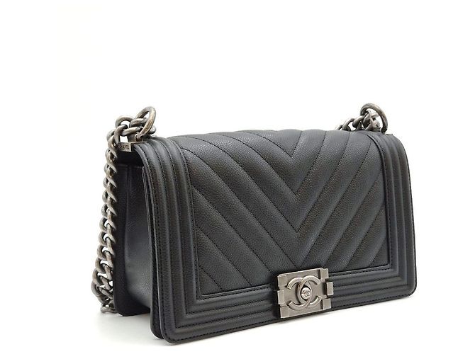 Chanel Borsa Boy Medium Caviar Chevron Black Series Nero - vista 3