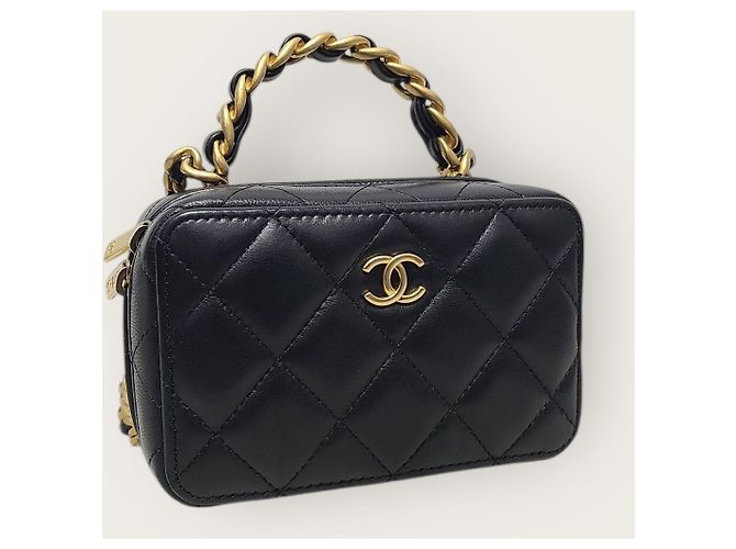 Vanity Chanel Mini bolsa de cosméticos de pele de cordeiro preta com alça de mão e corrente dourada com chip Preto - vista 3
