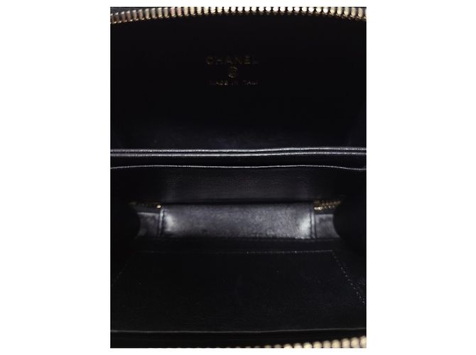 Vanity Chanel Mini bolsa de cosméticos de pele de cordeiro preta com alça de mão e corrente dourada com chip Preto - vista 4