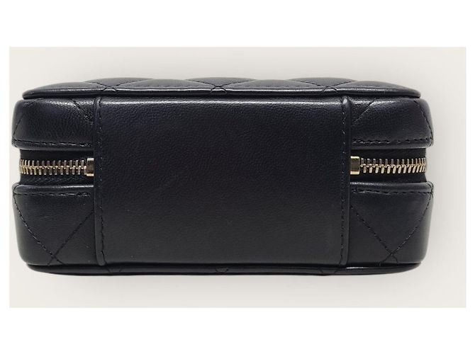 Vanity Chanel Mini bolsa de cosméticos de pele de cordeiro preta com alça de mão e corrente dourada com chip Preto - vista 6