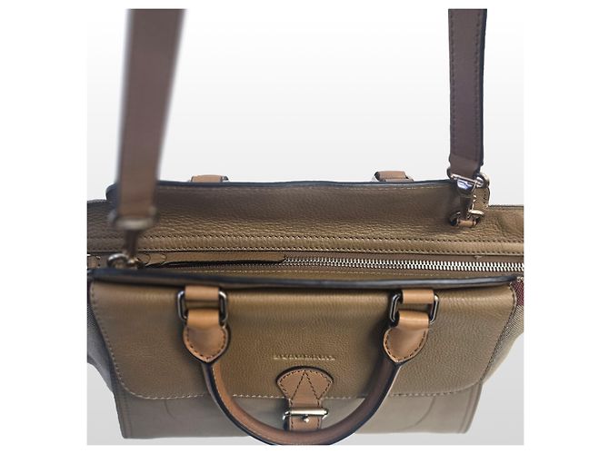 Burberry Bolsa de Ombro House Check Grain Small Banner Marrom - vista 4