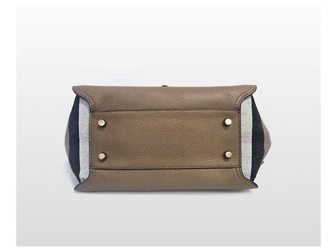 Burberry Bolsa de Ombro House Check Grain Small Banner Marrom - vista 8