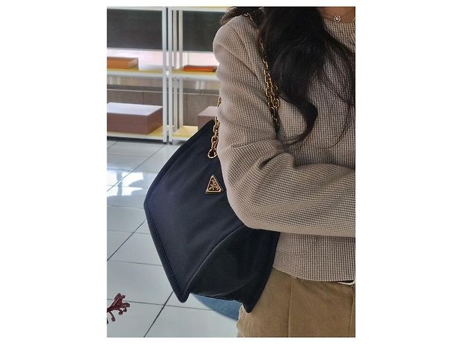 Tote Prada Bolsa de ombro acolchoada em Re-Nylon com corrente Preto - vista 16