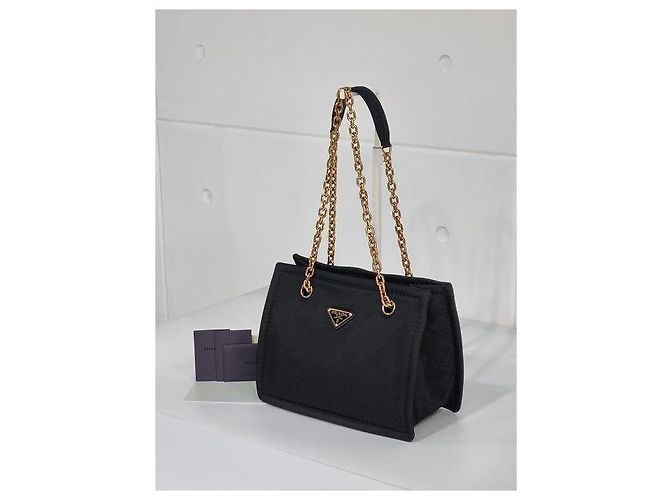 Tote Prada Bolsa de ombro acolchoada em Re-Nylon com corrente Preto - vista 2