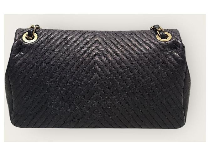 Chanel Borsa a tracolla con patta a catena con medaglia in pelle di vitello chevron nera e oro Serie Medium Nero - vista 5