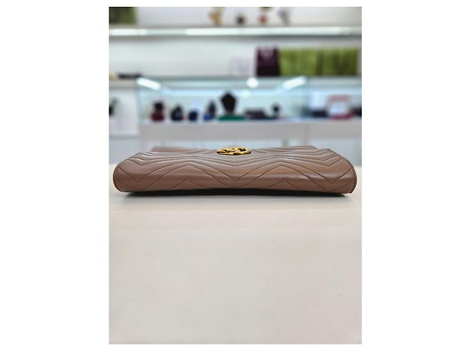 Gucci Clutch GG Marmont Matelassé Rosa Bege Marrom - vista 3