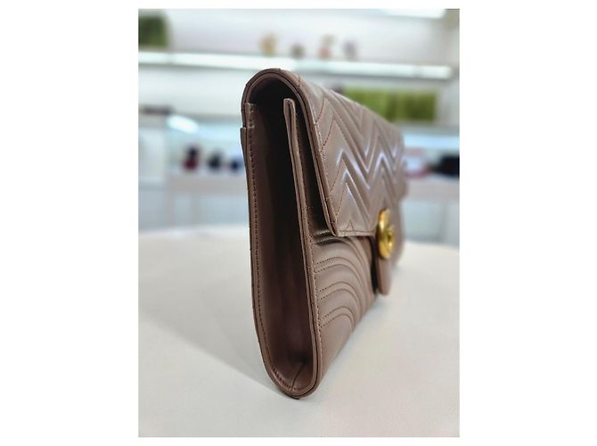 Gucci Clutch GG Marmont Matelassé Rosa Bege Marrom - vista 5