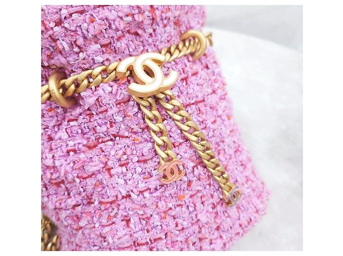 Chanel Borsa Bucket in Tweed Season con Logo CC Rosa - vista 5