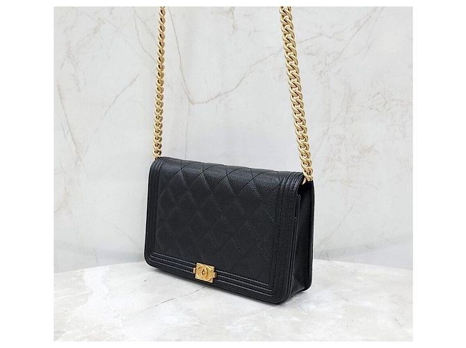 Chanel Mini borsa a tracolla Boy WOC in caviar nero con finiture dorate - vista 2