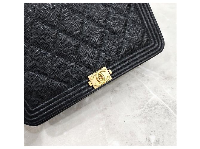 Chanel Mini borsa a tracolla Boy WOC in caviar nero con finiture dorate - vista 4