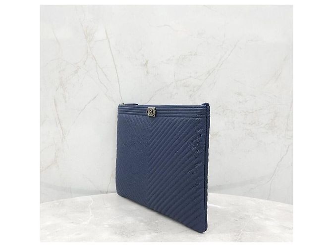 Chanel Clutch Chevron Boy New Medium Navy Silver Series Blu - vista 2