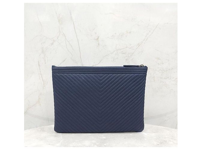 Chanel Clutch Chevron Boy New Medium Navy Silver Series Blu - vista 3